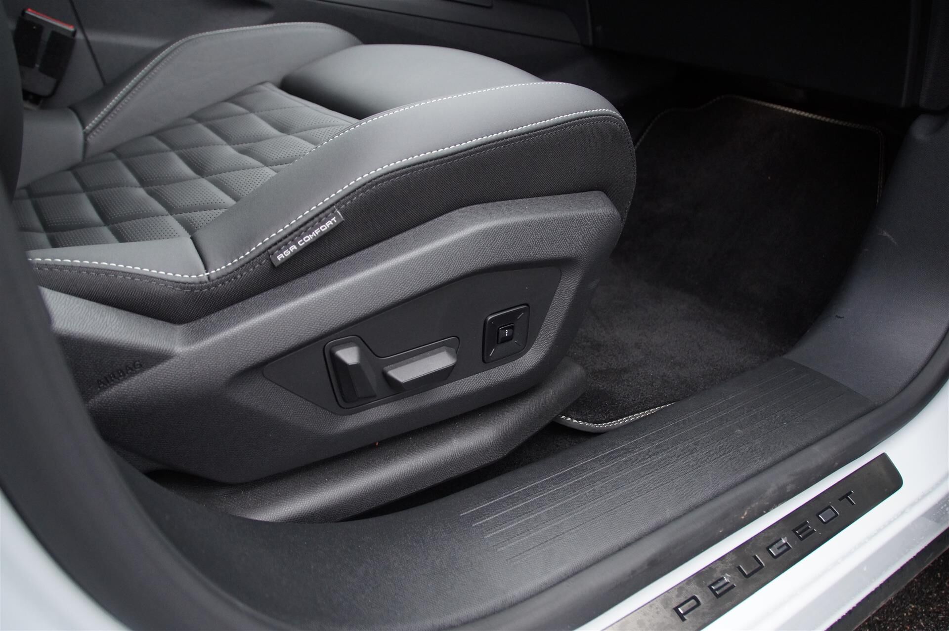 Billede af Peugeot e-3008 EL GT Pack 210HK 5d Aut.