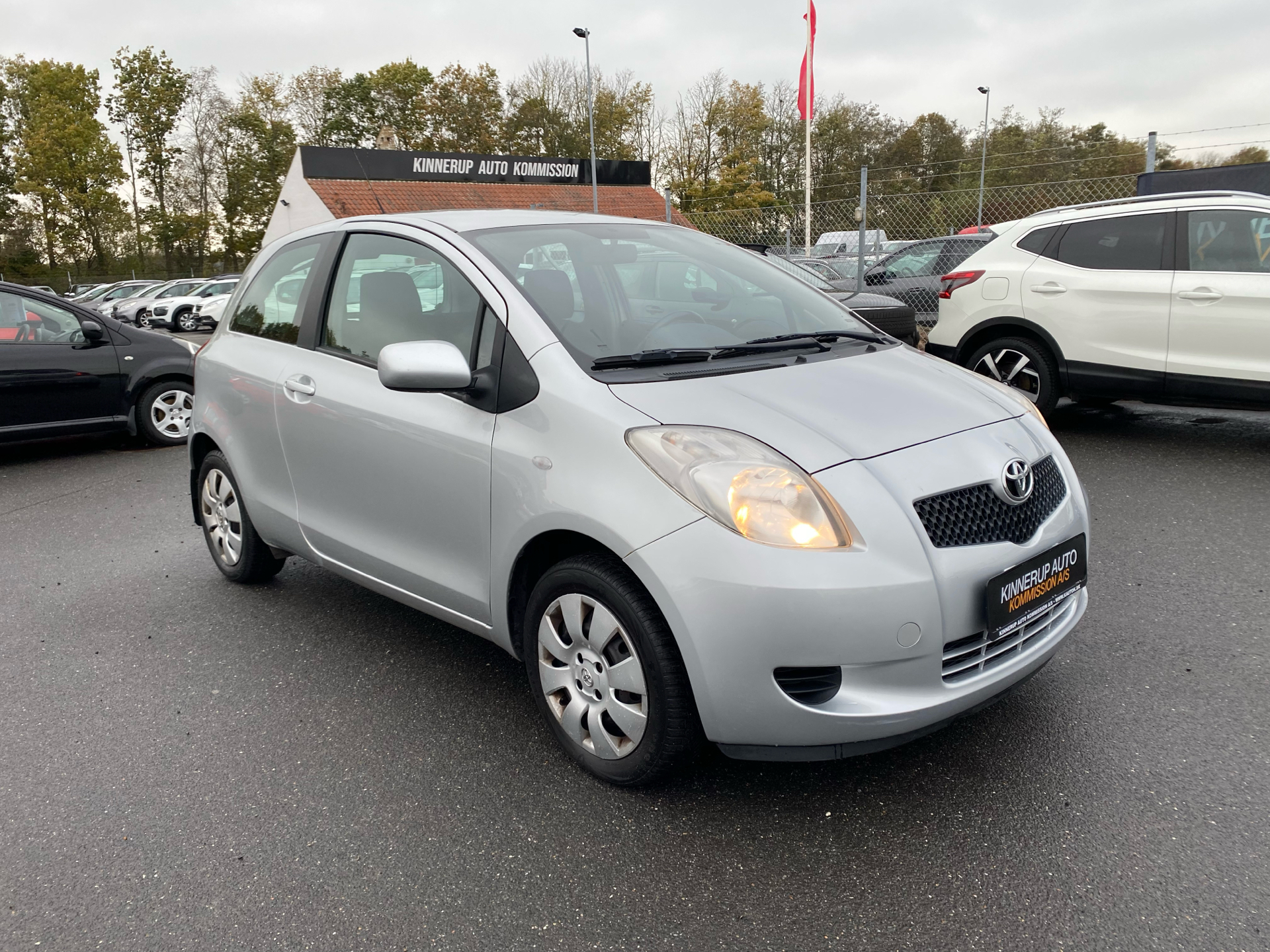 Billede af Toyota Yaris 1,0 VVT-I Linea Terra 69HK 3d