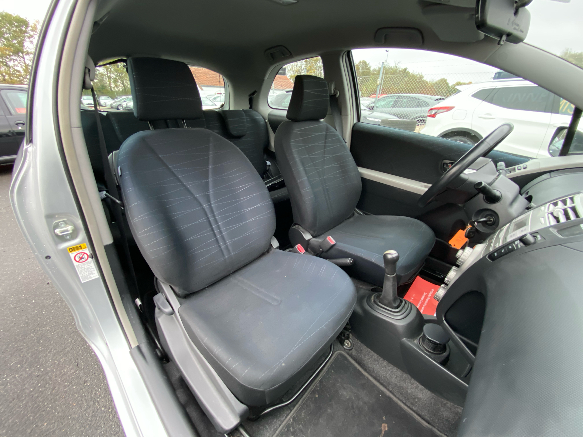 Billede af Toyota Yaris 1,0 VVT-I Linea Terra 69HK 3d