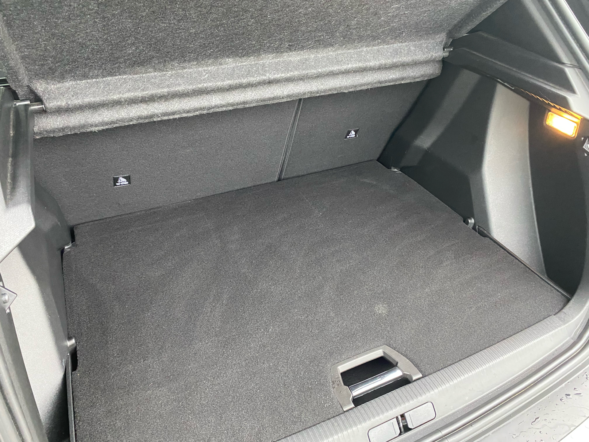 Billede af Peugeot 2008 1,2 PureTech First Selection EAT8 130HK 5d 8g Aut.