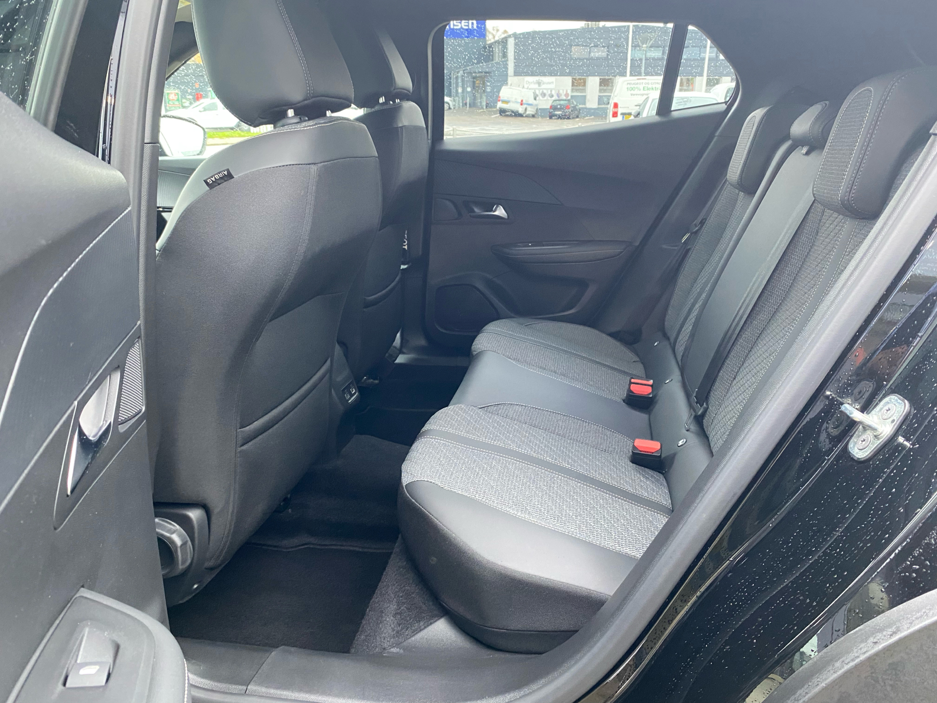 Billede af Peugeot 2008 1,2 PureTech First Selection EAT8 130HK 5d 8g Aut.