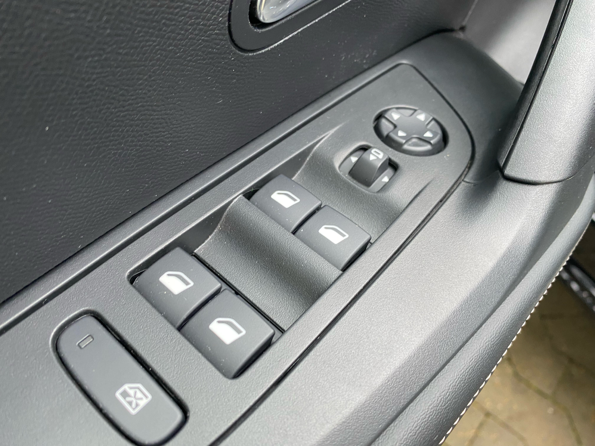 Billede af Peugeot 2008 1,2 PureTech First Selection EAT8 130HK 5d 8g Aut.