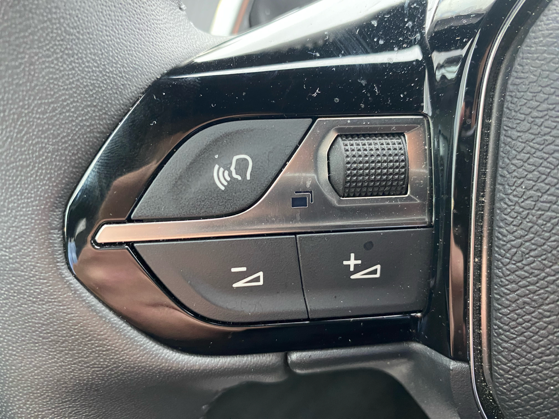 Billede af Peugeot 2008 1,2 PureTech First Selection EAT8 130HK 5d 8g Aut.