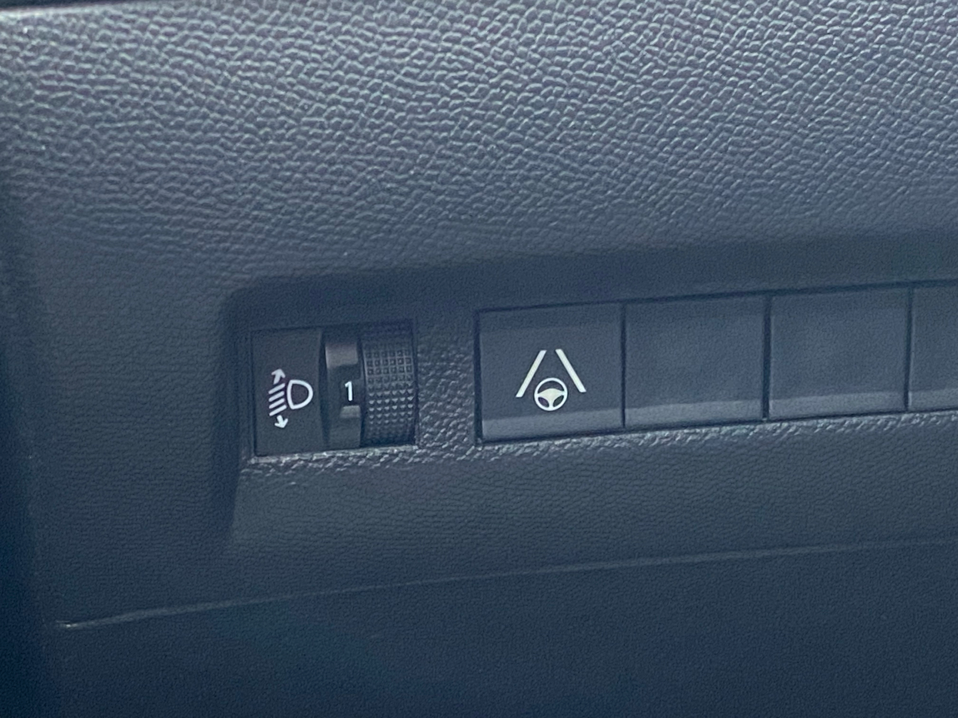 Billede af Peugeot 2008 1,2 PureTech First Selection EAT8 130HK 5d 8g Aut.