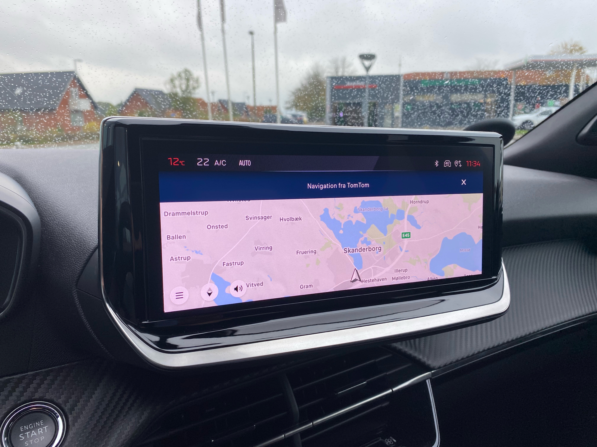 Billede af Peugeot 2008 1,2 PureTech First Selection EAT8 130HK 5d 8g Aut.