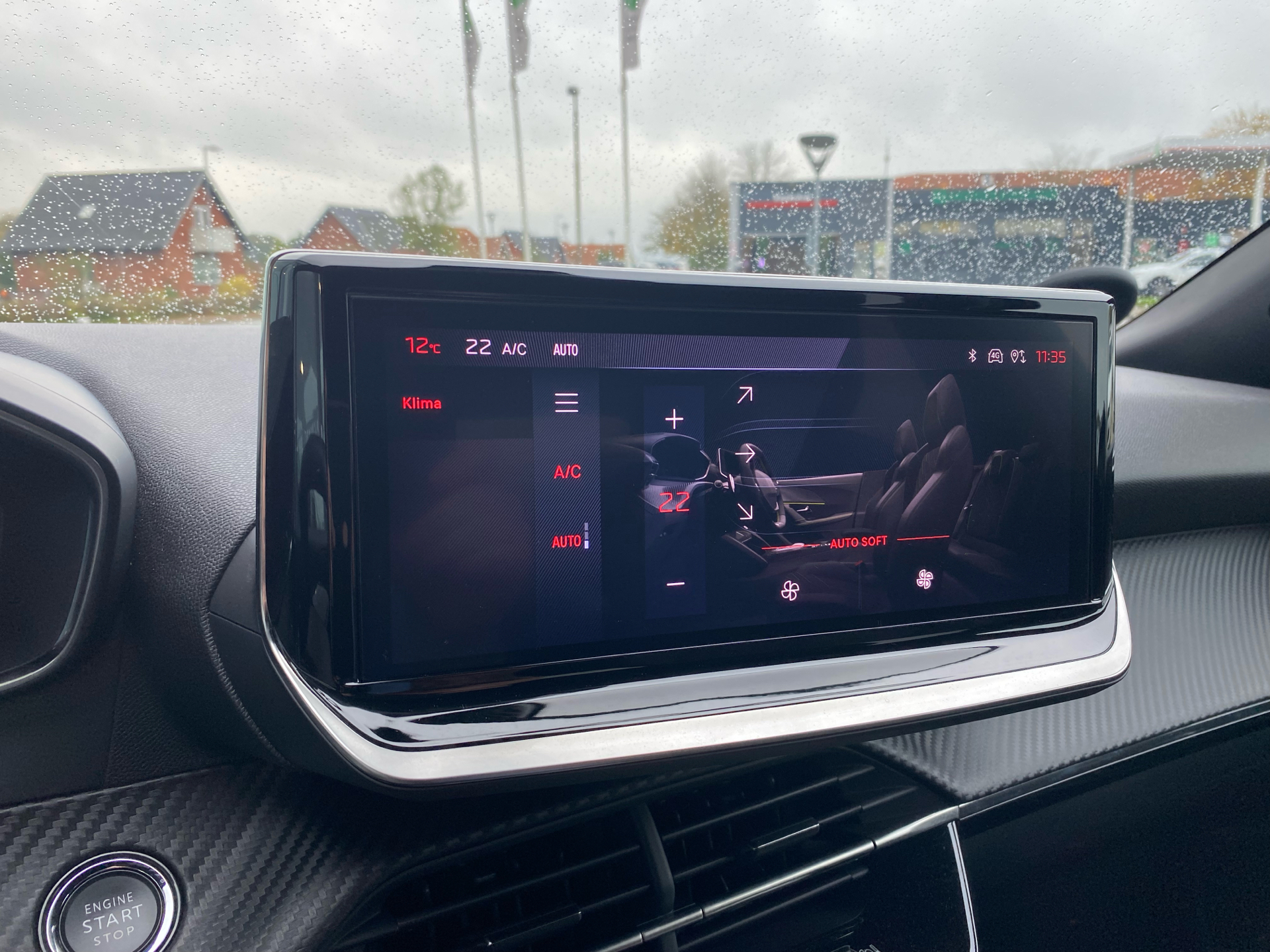 Billede af Peugeot 2008 1,2 PureTech First Selection EAT8 130HK 5d 8g Aut.