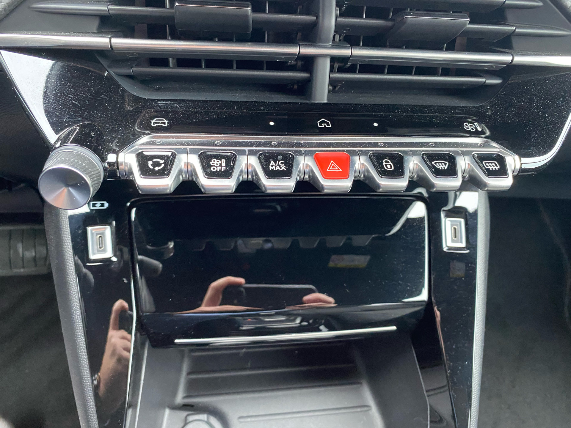 Billede af Peugeot 2008 1,2 PureTech First Selection EAT8 130HK 5d 8g Aut.