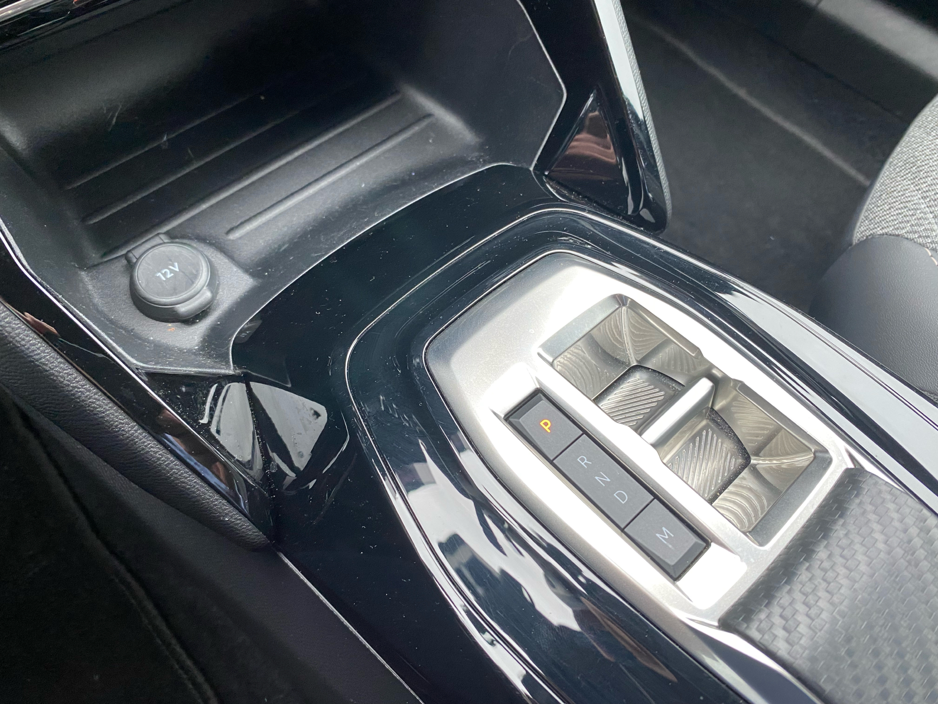 Billede af Peugeot 2008 1,2 PureTech First Selection EAT8 130HK 5d 8g Aut.