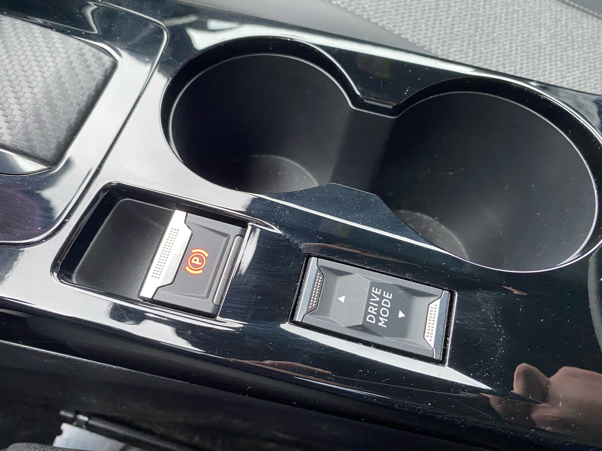 Billede af Peugeot 2008 1,2 PureTech First Selection EAT8 130HK 5d 8g Aut.