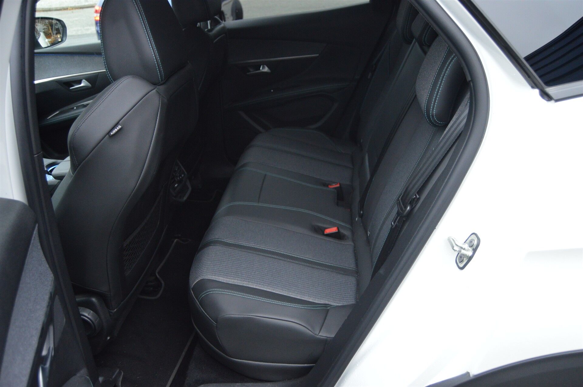 Billede af Peugeot 3008 1,6 PureTech  Plugin-hybrid First Selection EAT8 225HK 5d 8g Aut.
