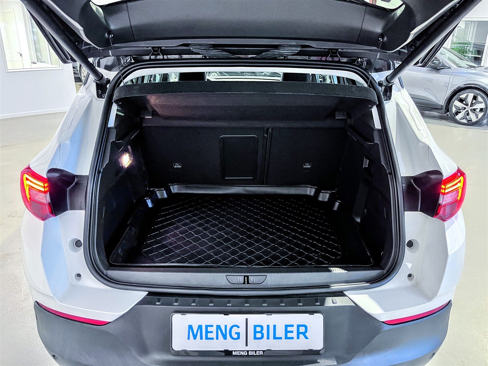 Billede af Opel Grandland X 1,6 PHEV  Plugin-hybrid Cosmo Prestige Pack AWD 300HK 5d 8g Aut.