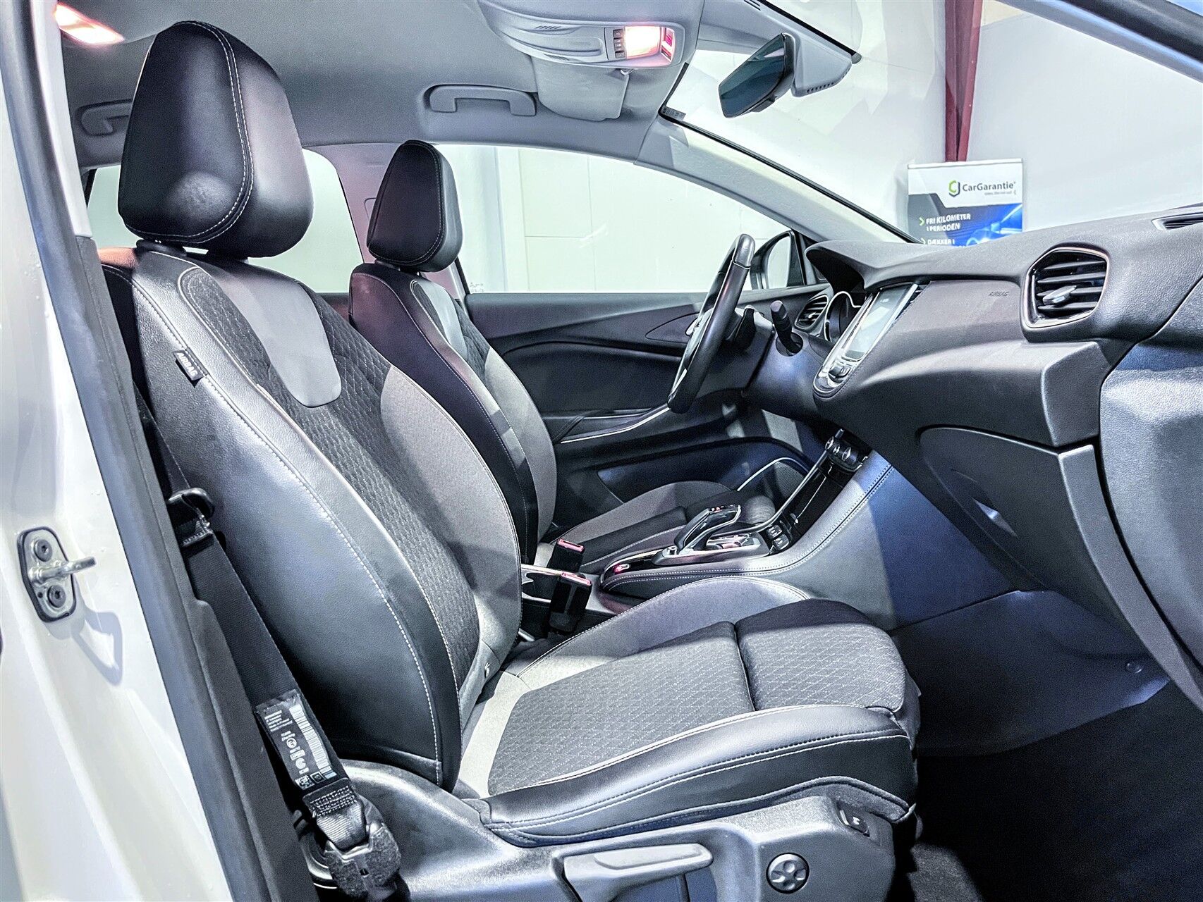 Billede af Opel Grandland X 1,6 PHEV  Plugin-hybrid Cosmo Prestige Pack AWD 300HK 5d 8g Aut.