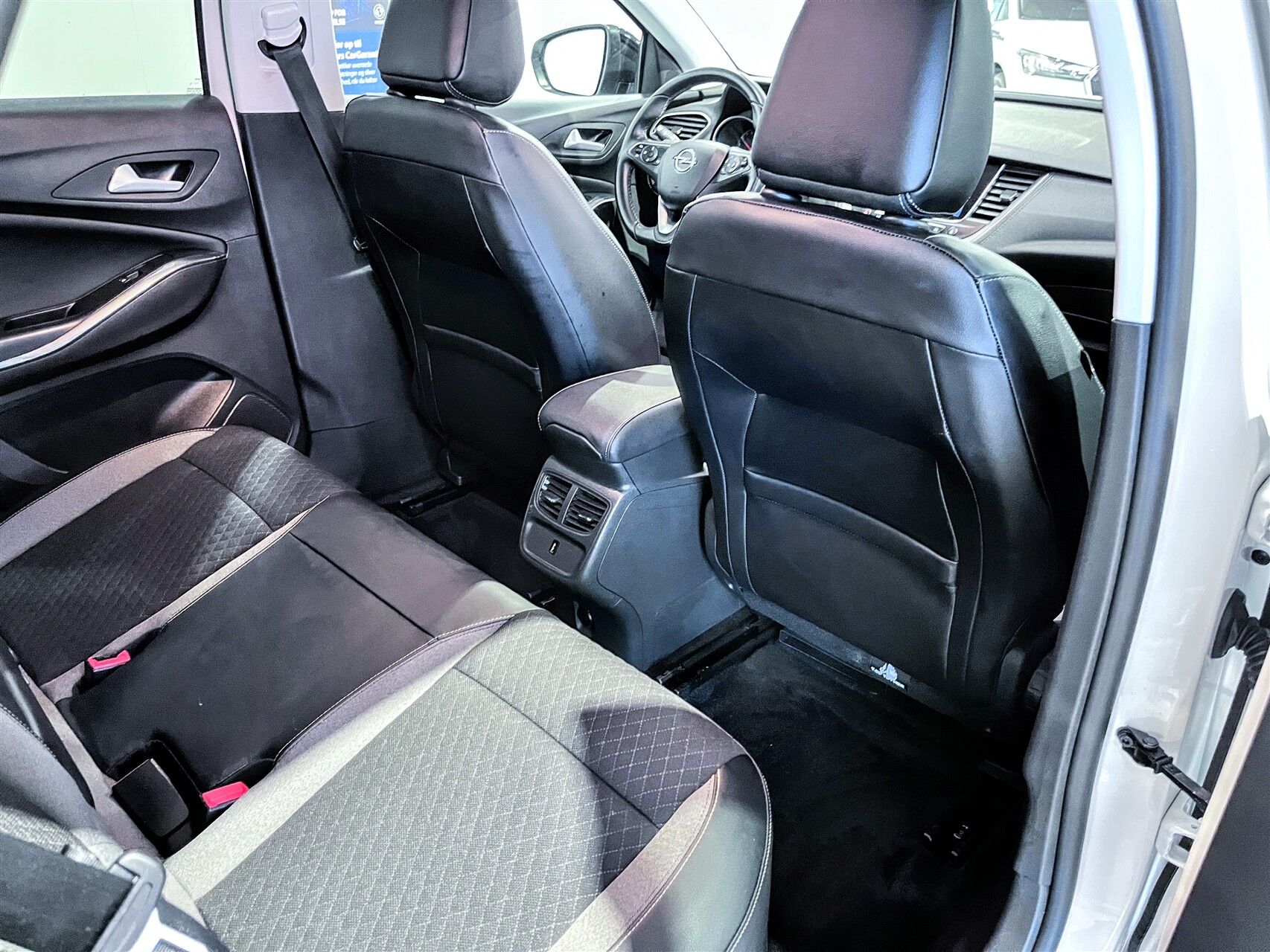 Billede af Opel Grandland X 1,6 PHEV  Plugin-hybrid Cosmo Prestige Pack AWD 300HK 5d 8g Aut.
