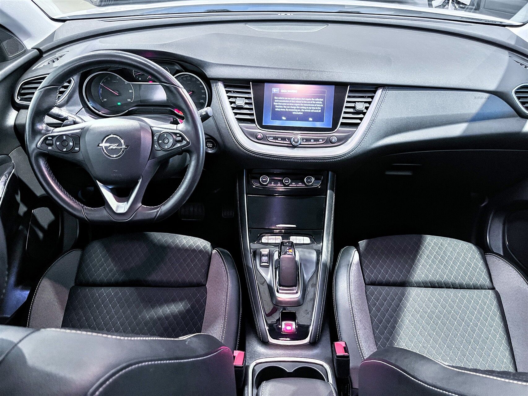 Billede af Opel Grandland X 1,6 PHEV  Plugin-hybrid Cosmo Prestige Pack AWD 300HK 5d 8g Aut.