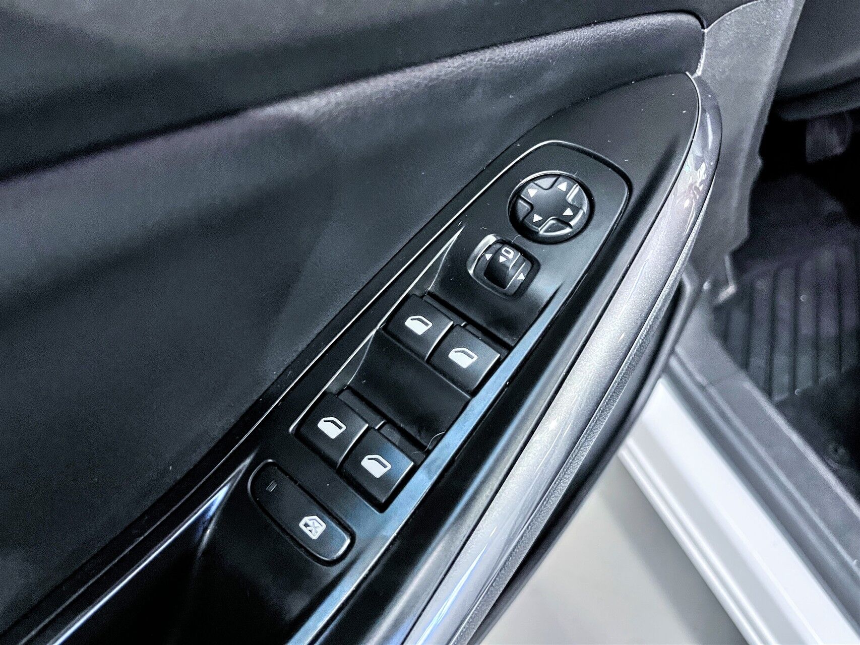 Billede af Opel Grandland X 1,6 PHEV  Plugin-hybrid Cosmo Prestige Pack AWD 300HK 5d 8g Aut.