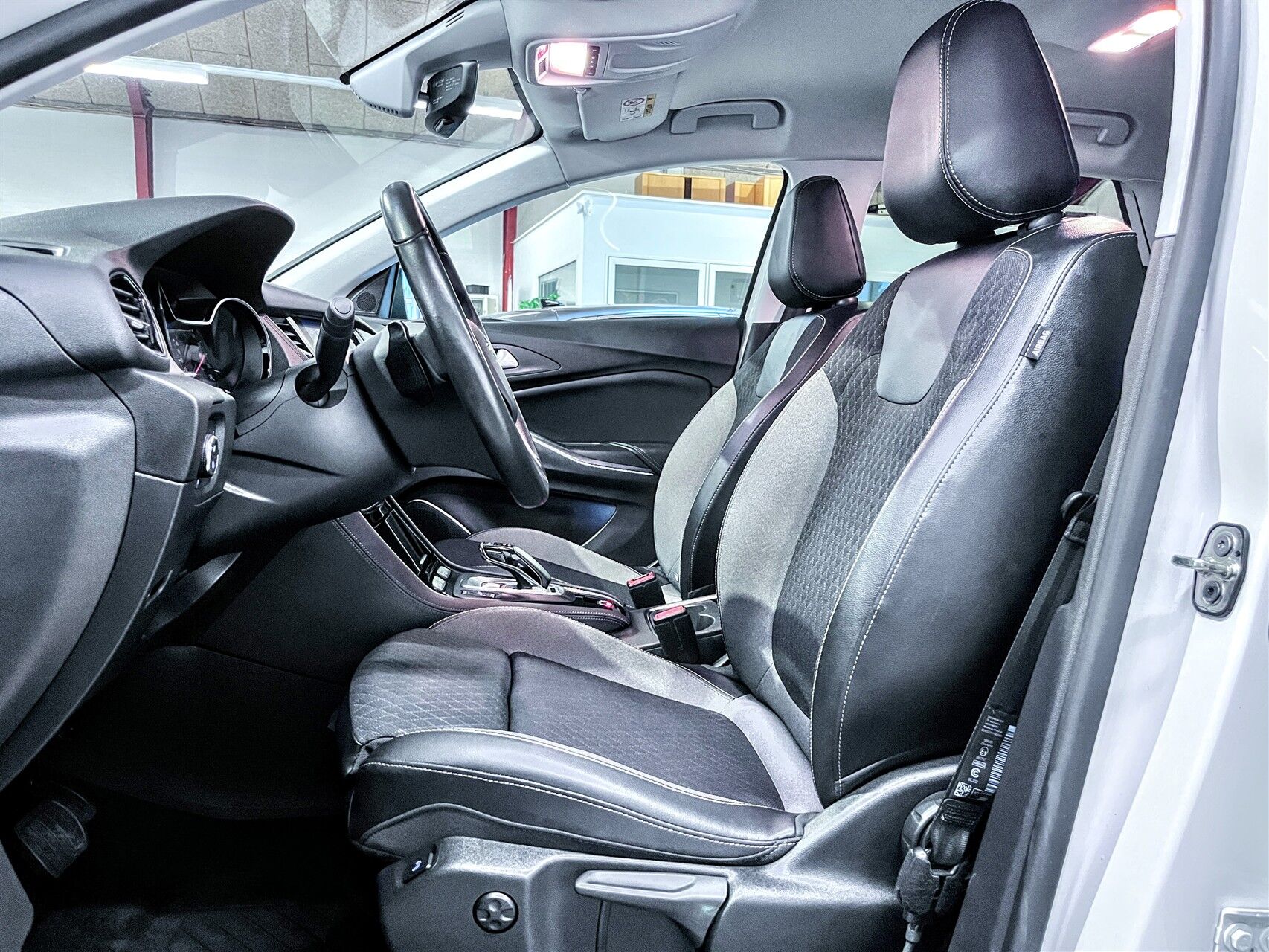 Billede af Opel Grandland X 1,6 PHEV  Plugin-hybrid Cosmo Prestige Pack AWD 300HK 5d 8g Aut.