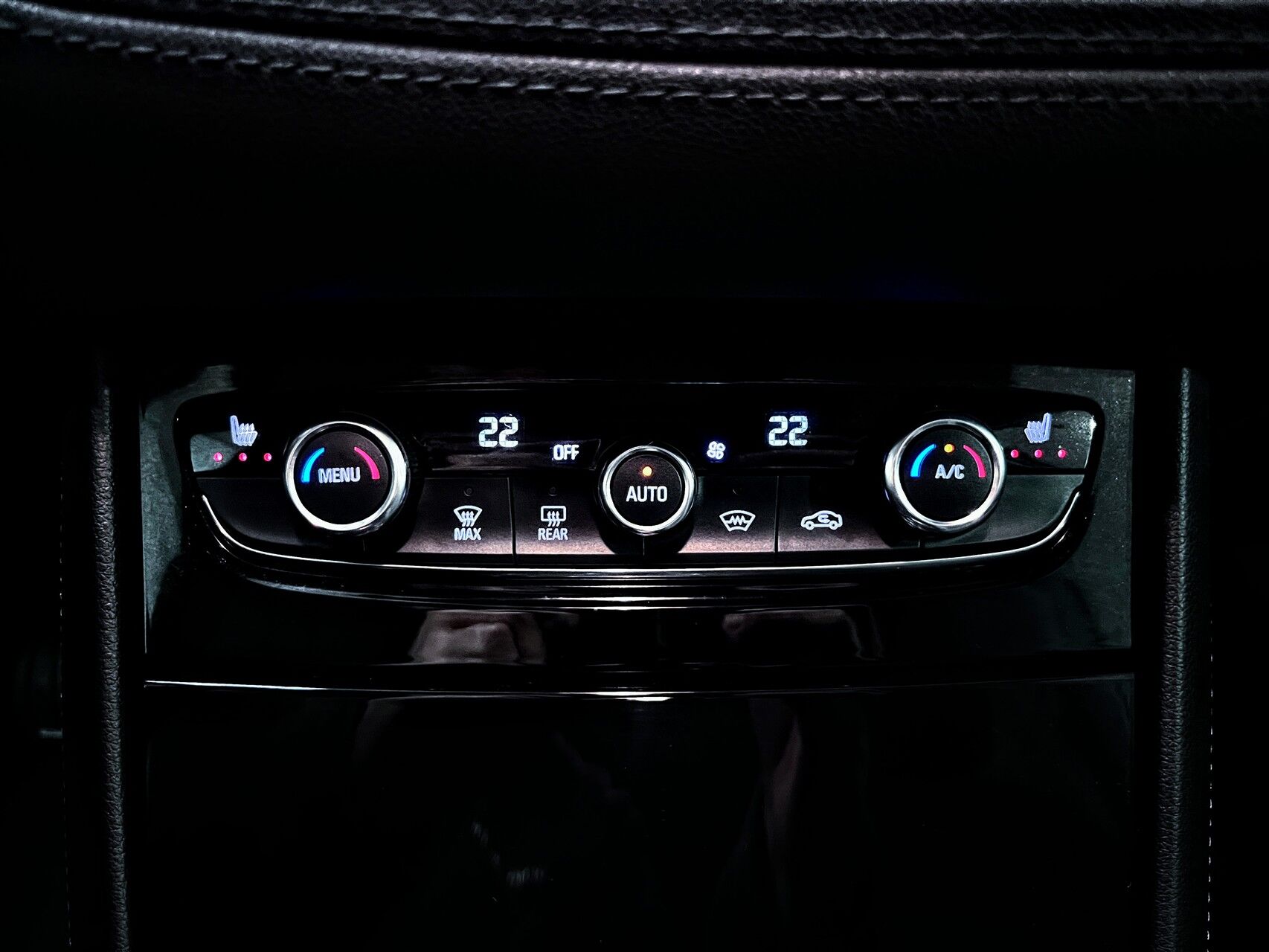 Billede af Opel Grandland X 1,6 PHEV  Plugin-hybrid Cosmo Prestige Pack AWD 300HK 5d 8g Aut.