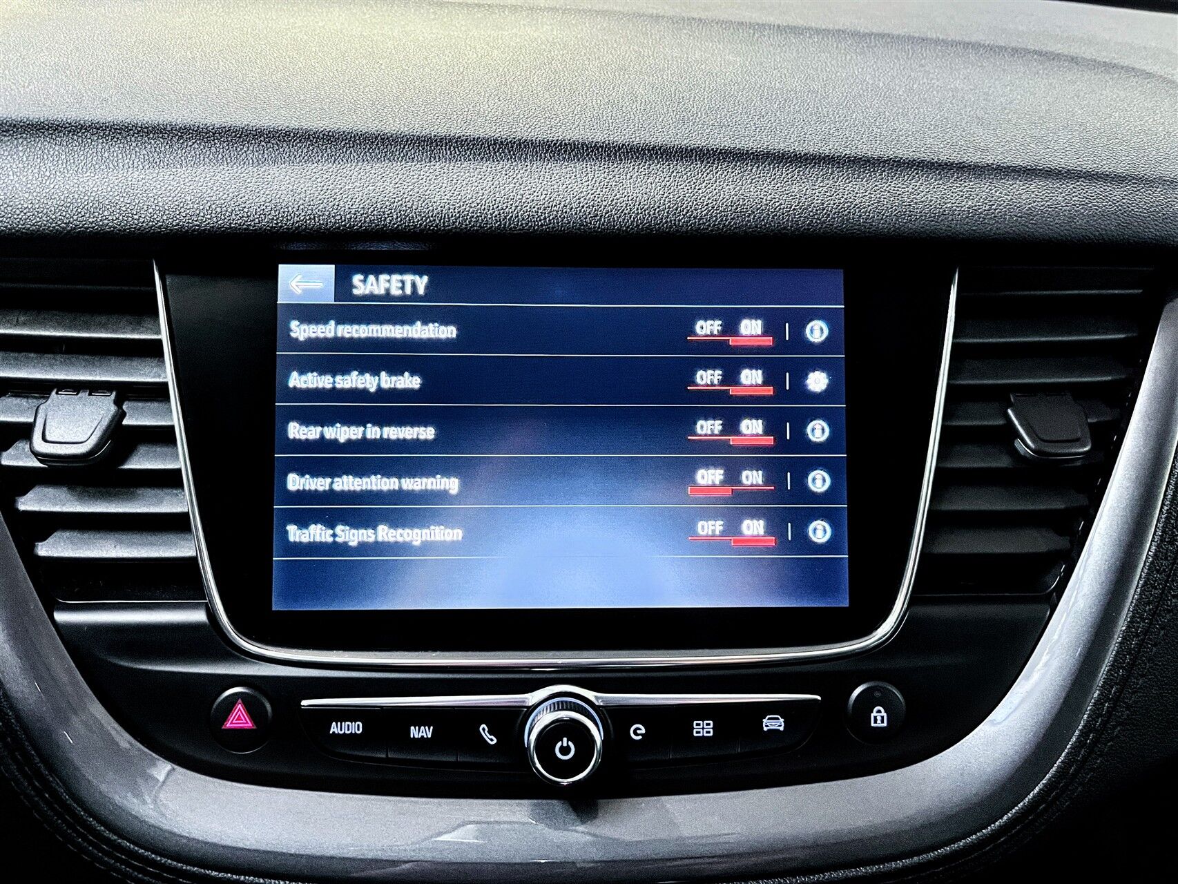 Billede af Opel Grandland X 1,6 PHEV  Plugin-hybrid Cosmo Prestige Pack AWD 300HK 5d 8g Aut.
