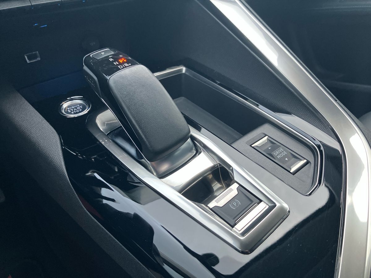 Billede af Peugeot 3008 1,6 PureTech  Plugin-hybrid Allure Pack EAT8 225HK 5d 8g Aut.