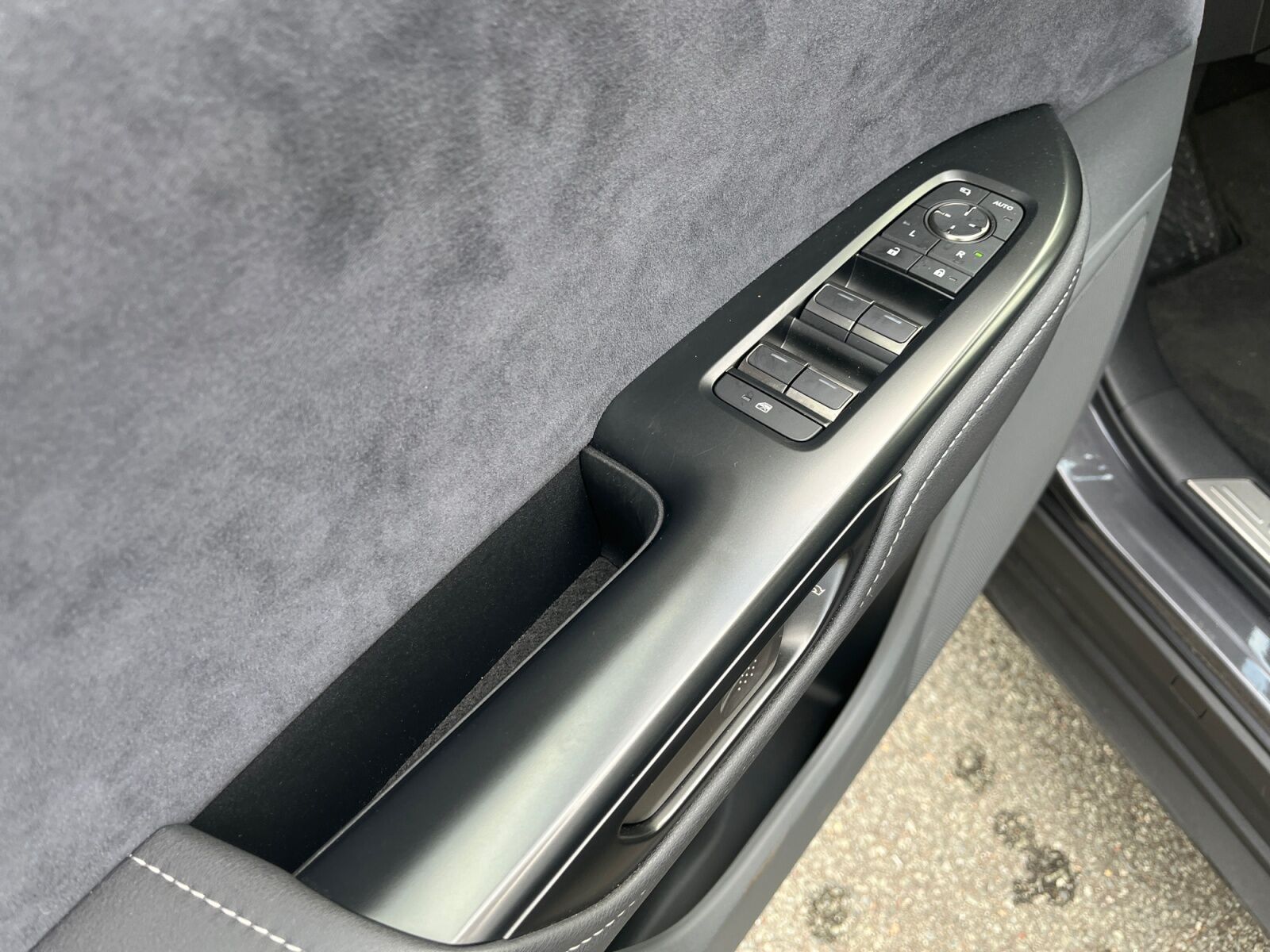 Billede af Lexus RZ 450e EL Luxury Direct4 313HK 4d Aut.