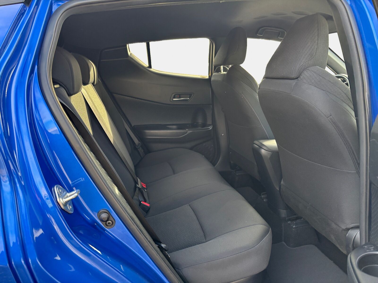 Billede af Toyota C-HR 1,8 Hybrid Selected Bi-tone Multidrive S 122HK 5d Aut.