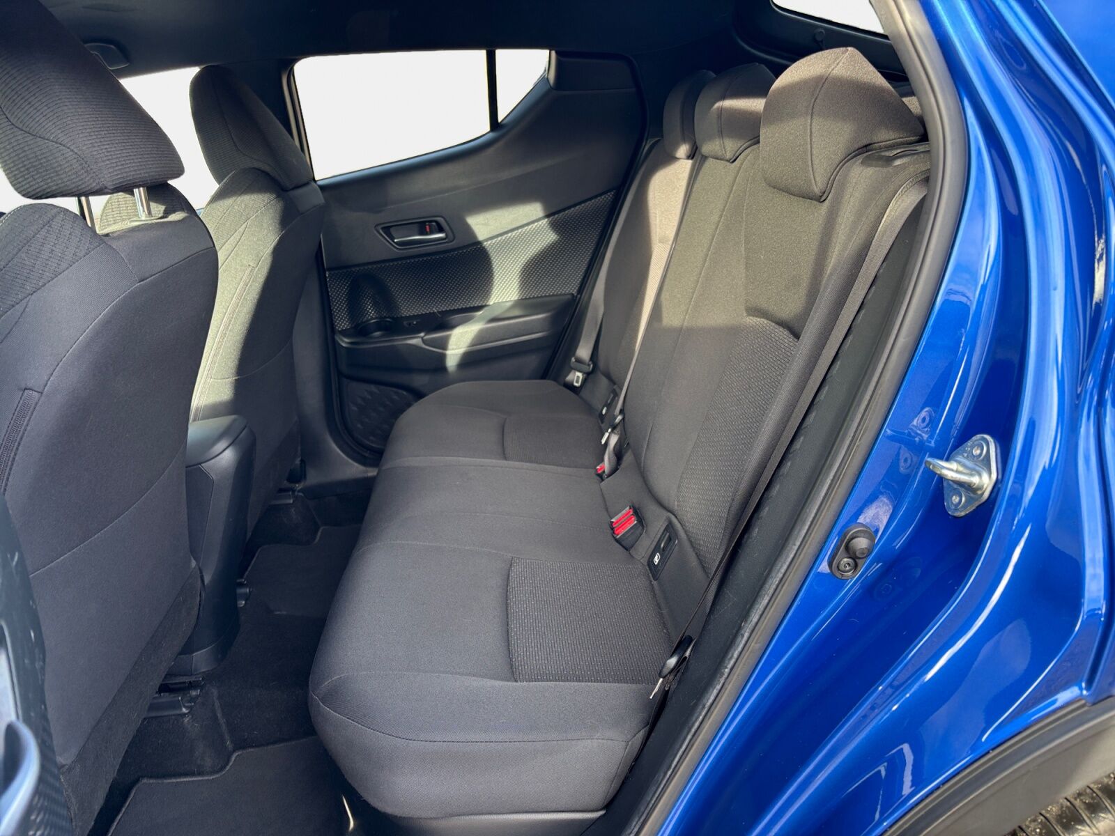 Billede af Toyota C-HR 1,8 Hybrid Selected Bi-tone Multidrive S 122HK 5d Aut.