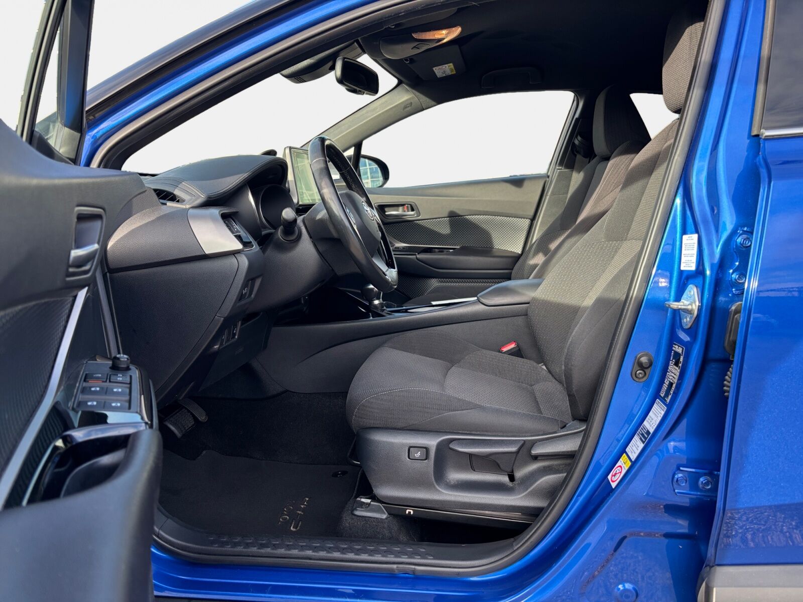 Billede af Toyota C-HR 1,8 Hybrid Selected Bi-tone Multidrive S 122HK 5d Aut.