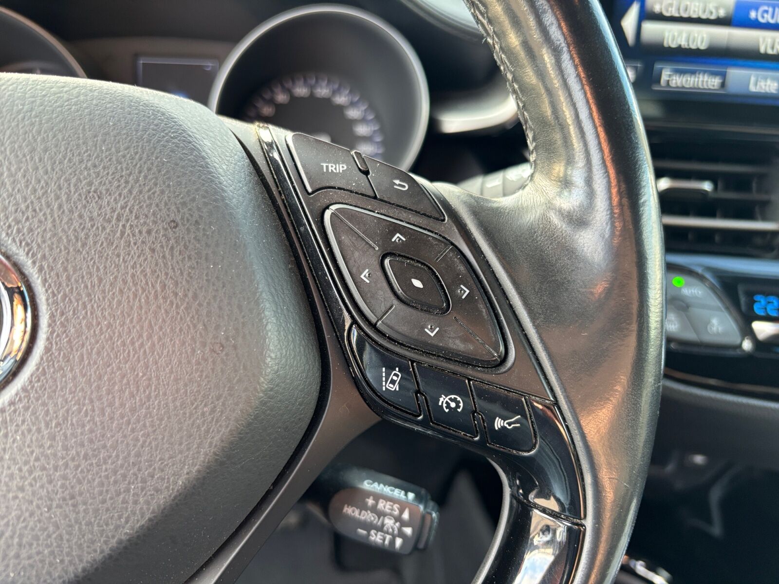 Billede af Toyota C-HR 1,8 Hybrid Selected Bi-tone Multidrive S 122HK 5d Aut.