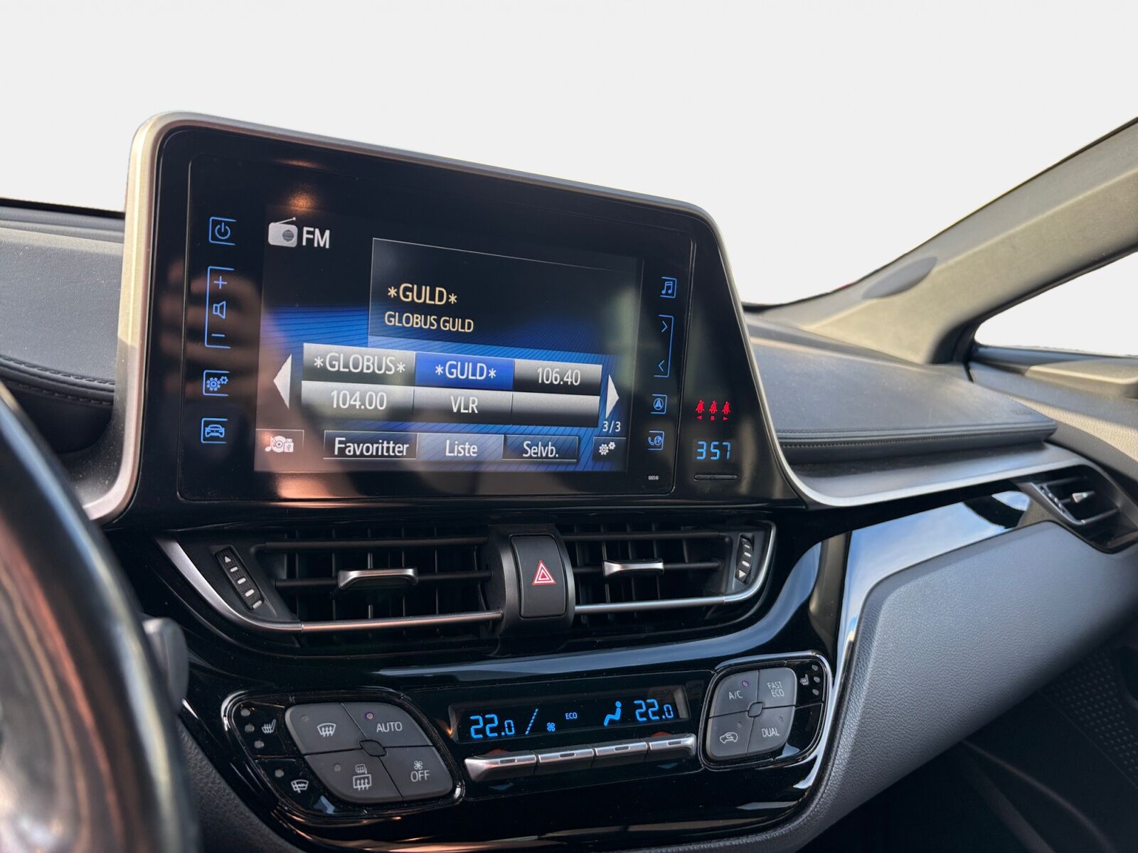 Billede af Toyota C-HR 1,8 Hybrid Selected Bi-tone Multidrive S 122HK 5d Aut.