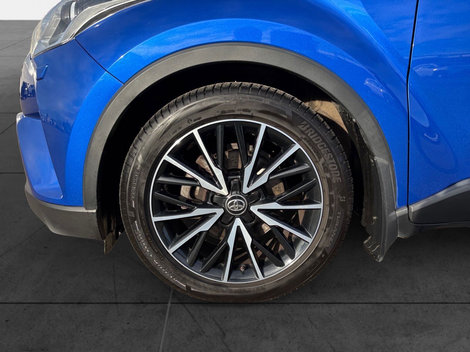 Billede af Toyota C-HR 1,8 Hybrid Selected Bi-tone Multidrive S 122HK 5d Aut.