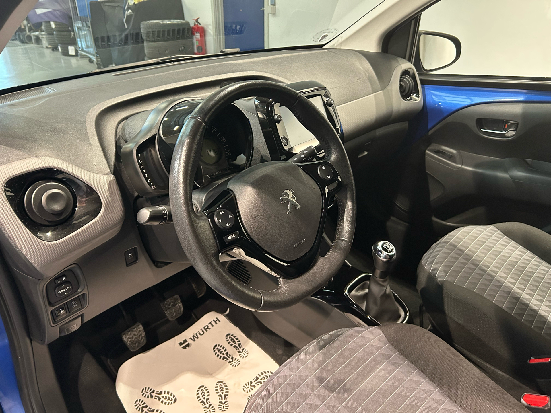 Billede af Peugeot 108 1,0 e-Vti Infinity 72HK 5d