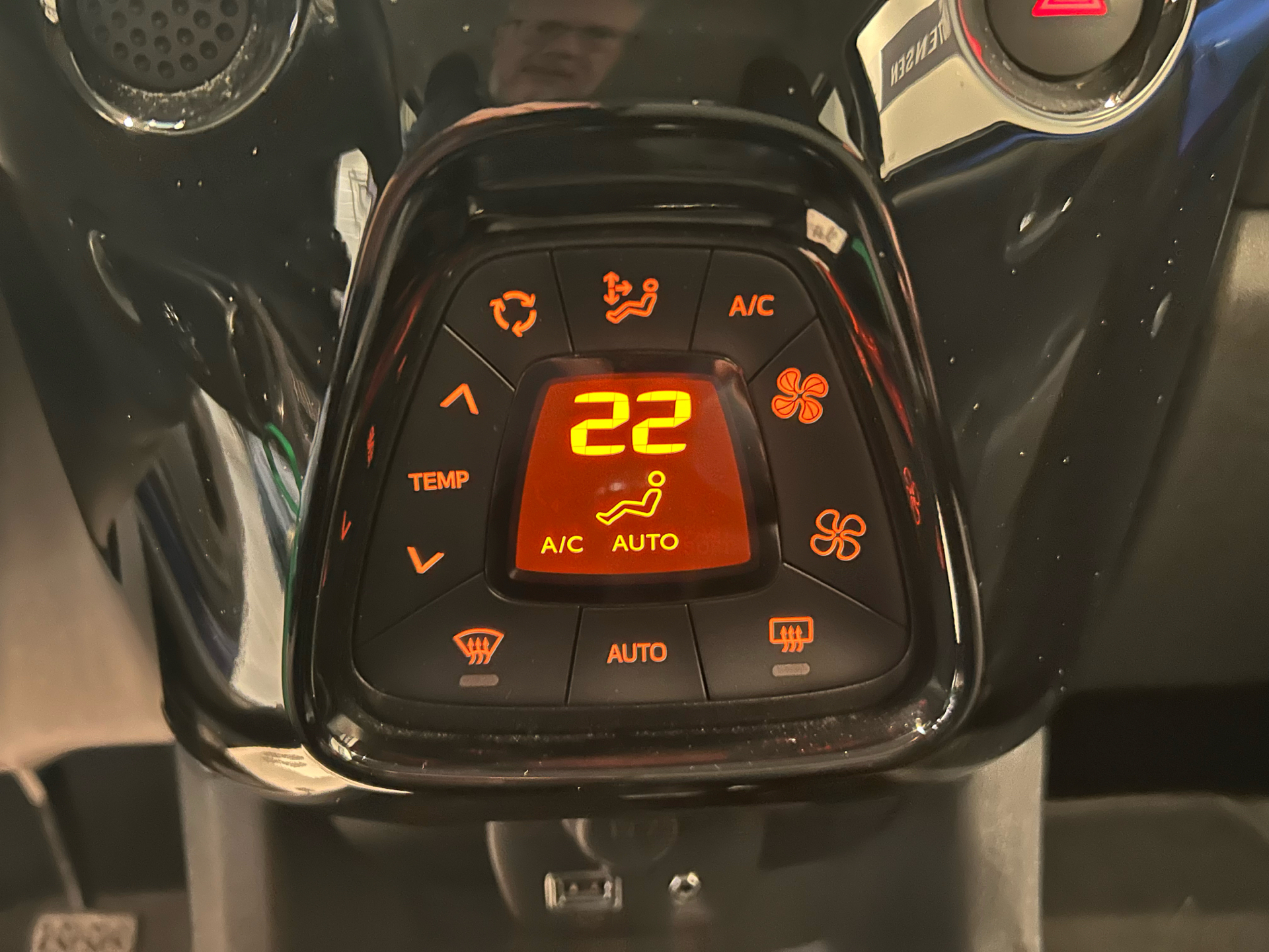 Billede af Peugeot 108 1,0 e-Vti Infinity 72HK 5d