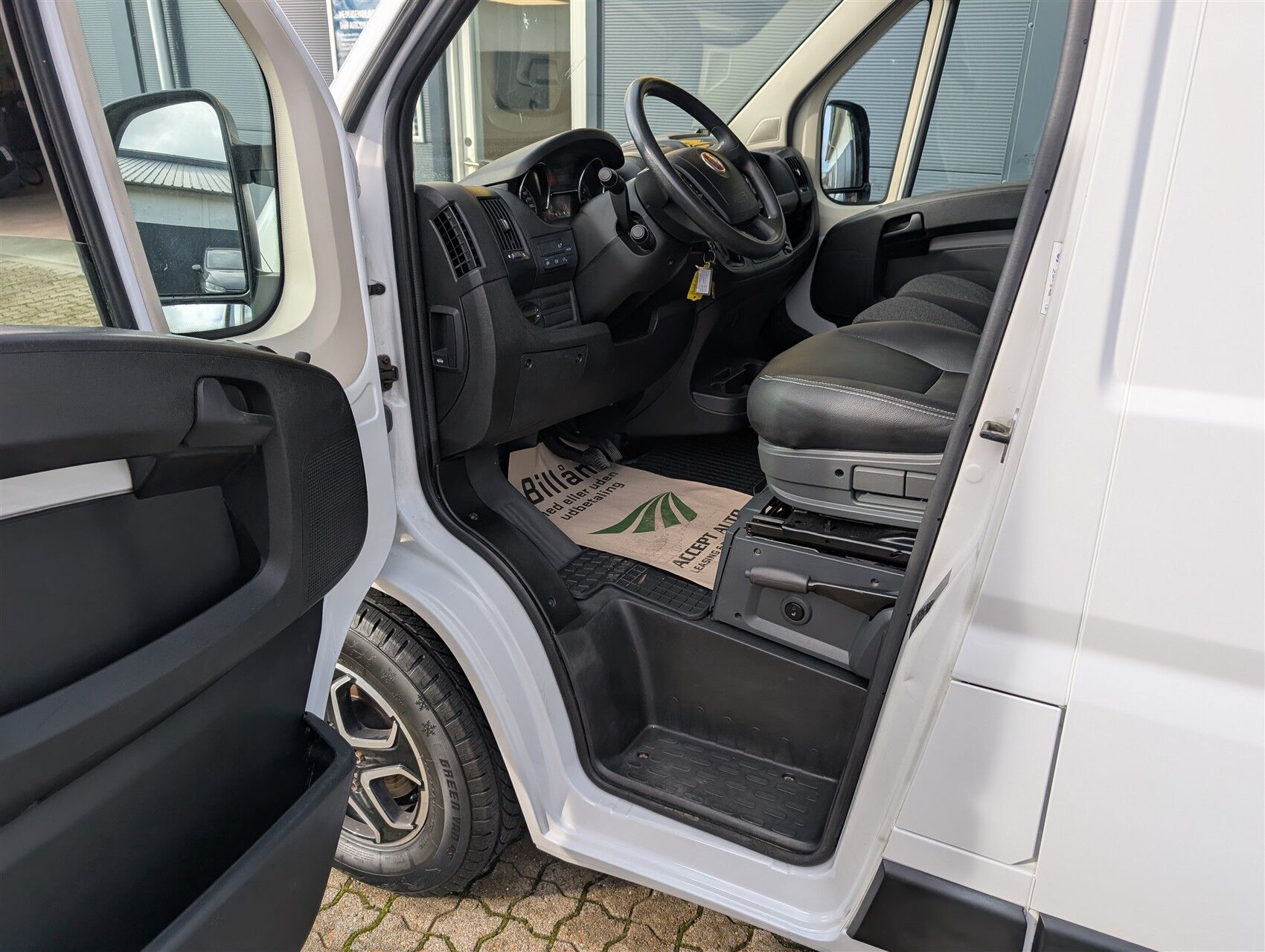 Billede af Fiat Ducato 35 L3H2 2,3 MJT Professional Plus 140HK Van 6g