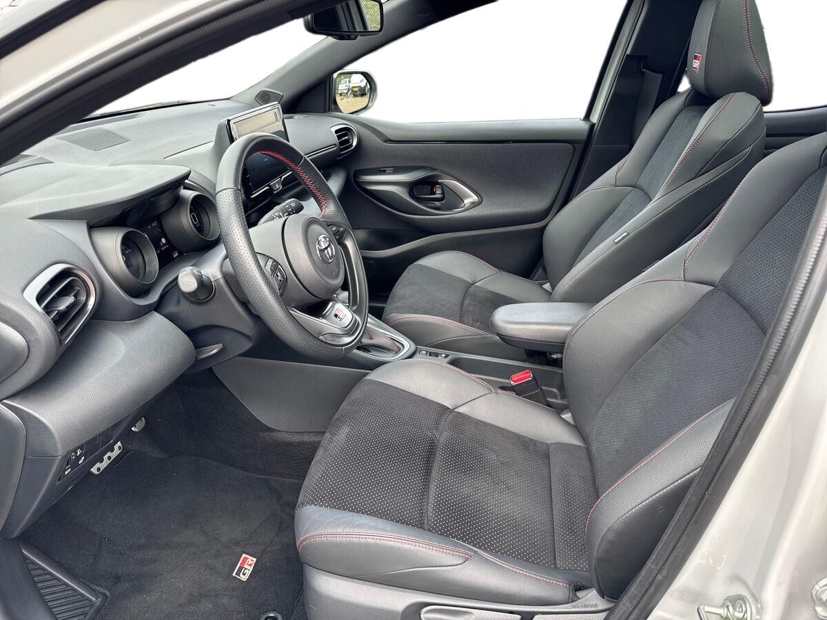 Billede af Toyota Yaris 1,5 Hybrid GR Sport Panorama 116HK 5d Trinl. Gear