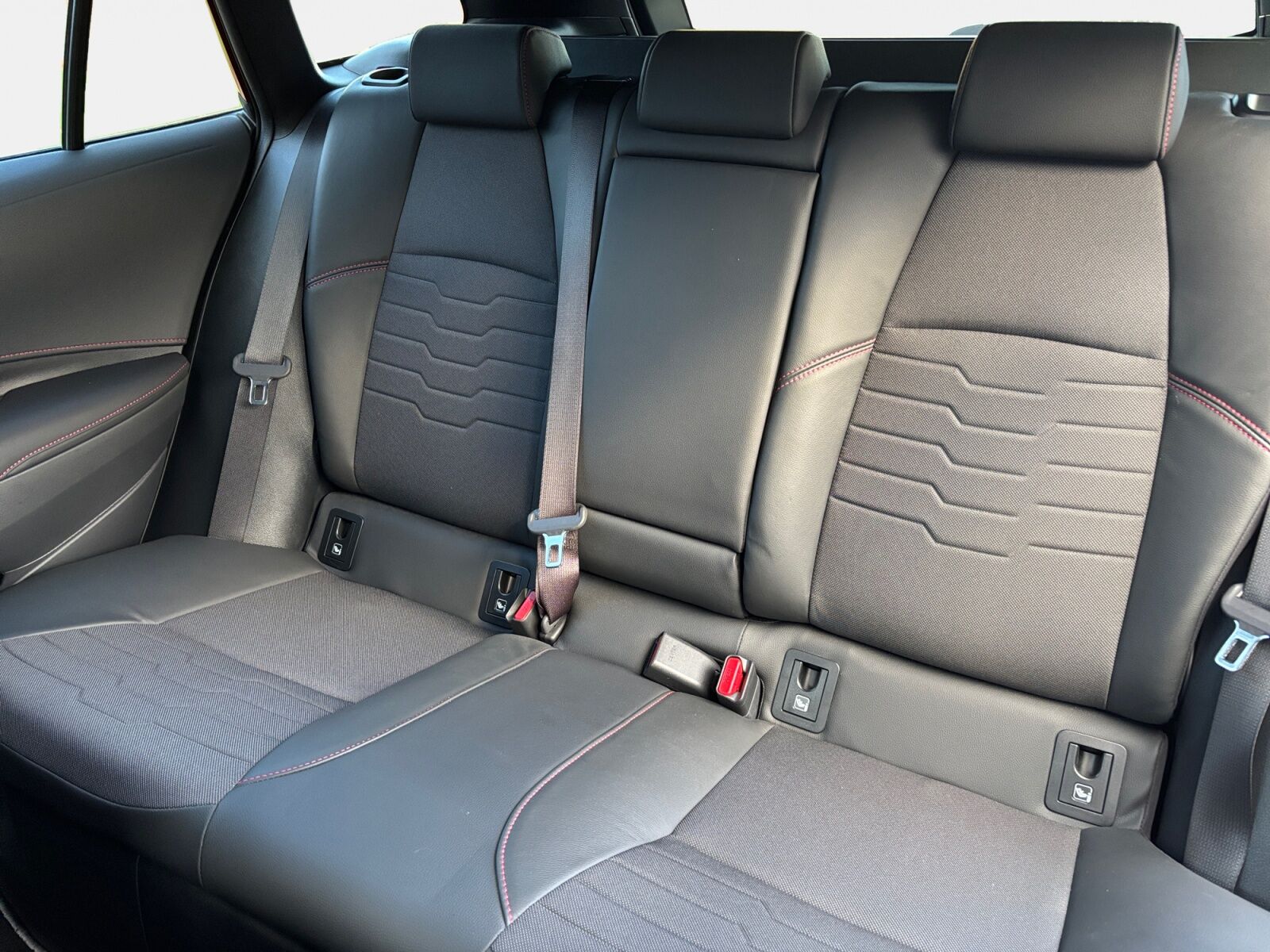 Billede af Toyota Corolla Touring Sports 2,0 Hybrid Elegant E-CVT 184HK Stc Trinl. Gear