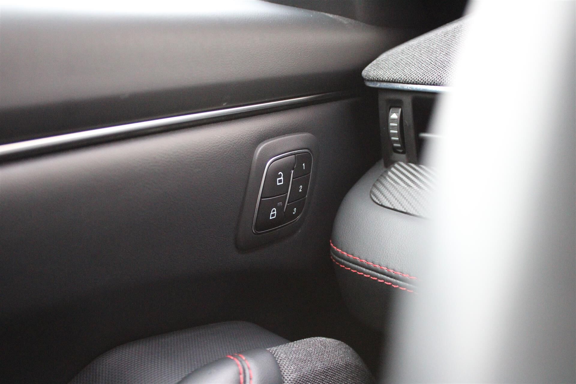 Billede af Ford Mustang Mach-E EL SR Premium AWD 269HK 5d Aut.