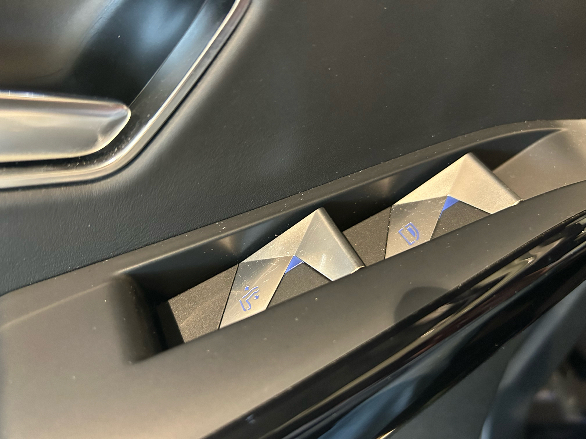 Billede af DS DS7 Crossback 1,6 E-Tense  Plugin-hybrid Elegance AWD EAT8 300HK 5d 8g Aut.