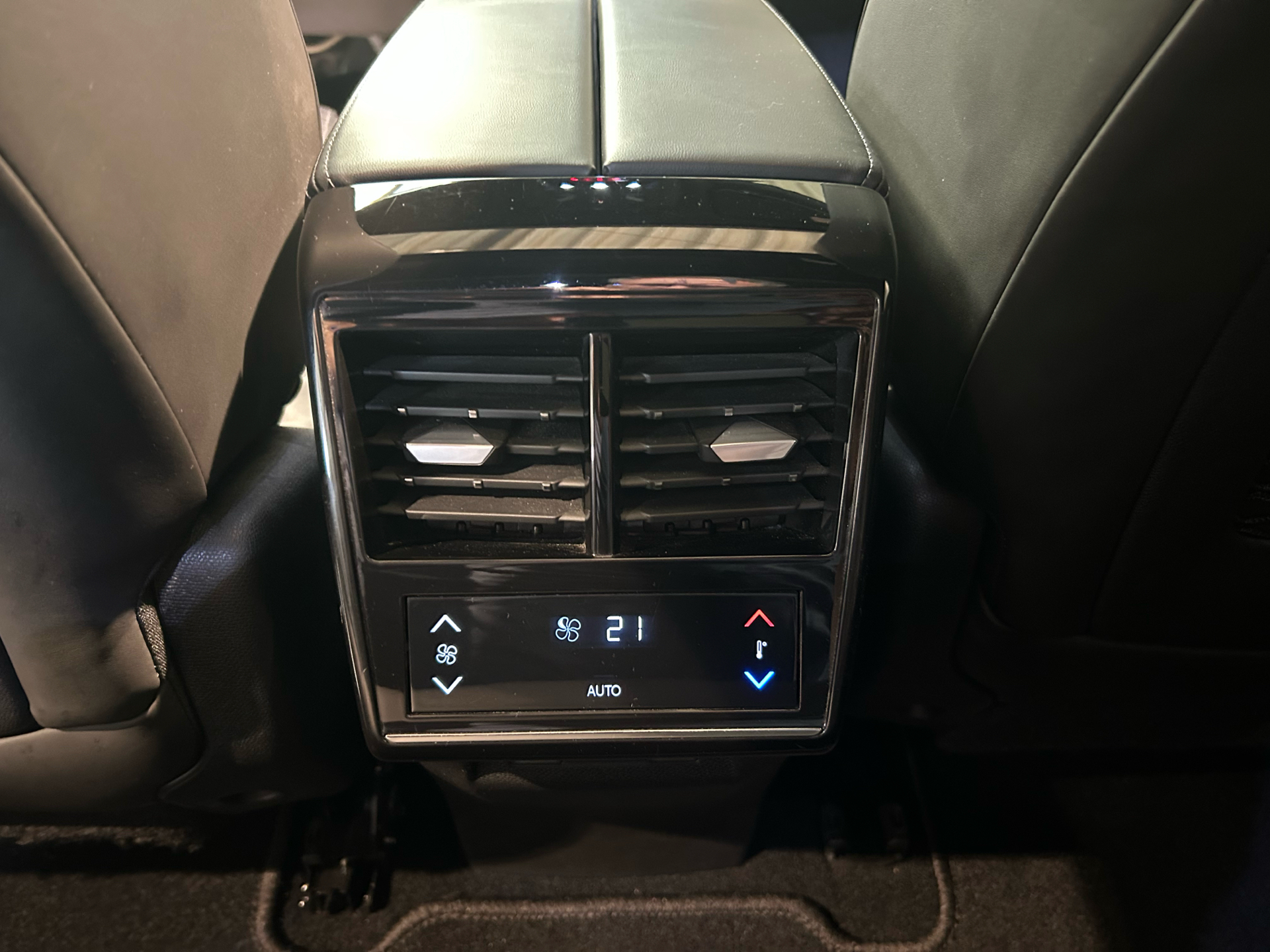 Billede af DS DS7 Crossback 1,6 E-Tense  Plugin-hybrid Elegance AWD EAT8 300HK 5d 8g Aut.