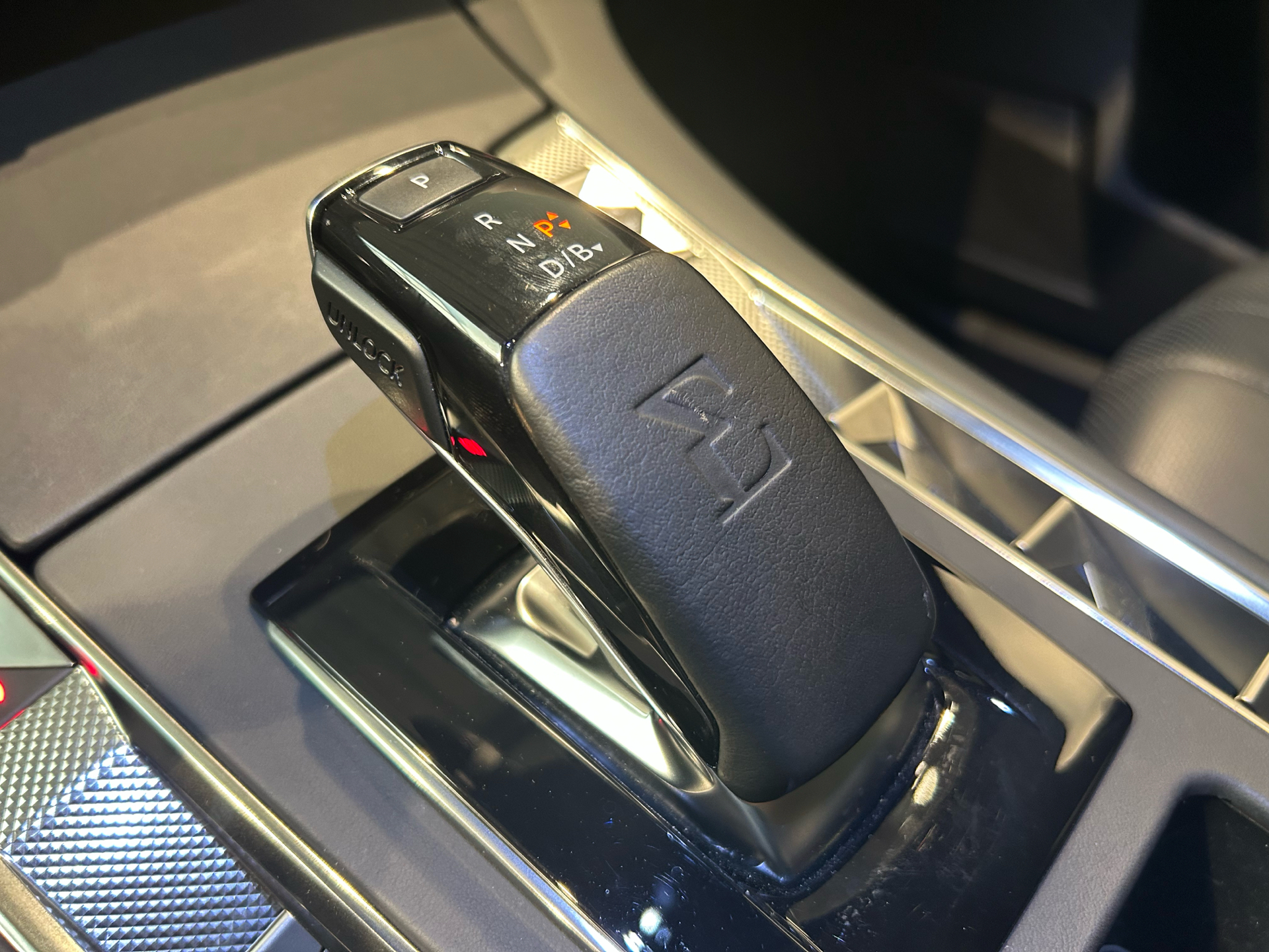 Billede af DS DS7 Crossback 1,6 E-Tense  Plugin-hybrid Elegance AWD EAT8 300HK 5d 8g Aut.