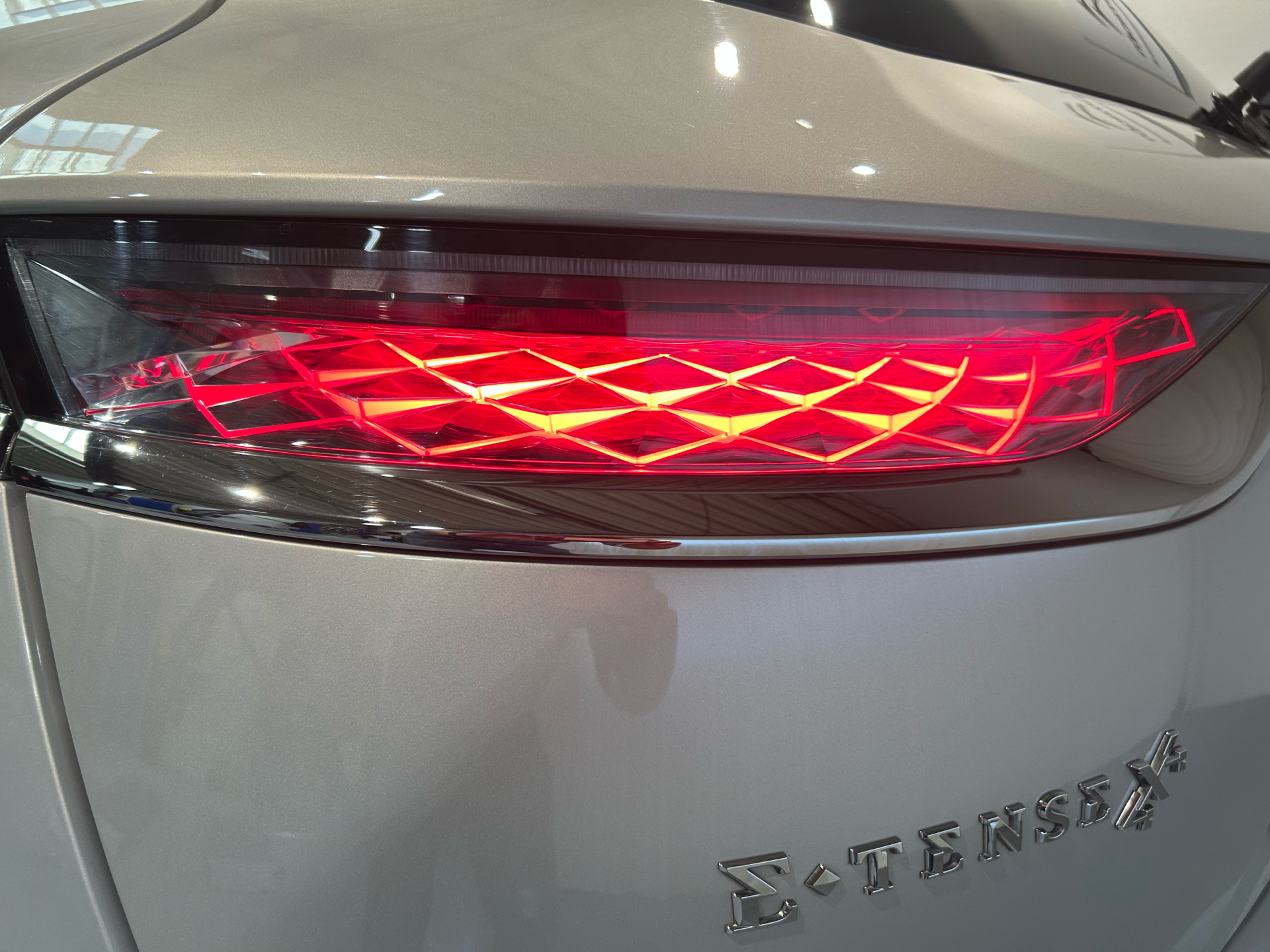 Billede af DS DS7 Crossback 1,6 E-Tense  Plugin-hybrid Elegance AWD EAT8 300HK 5d 8g Aut.