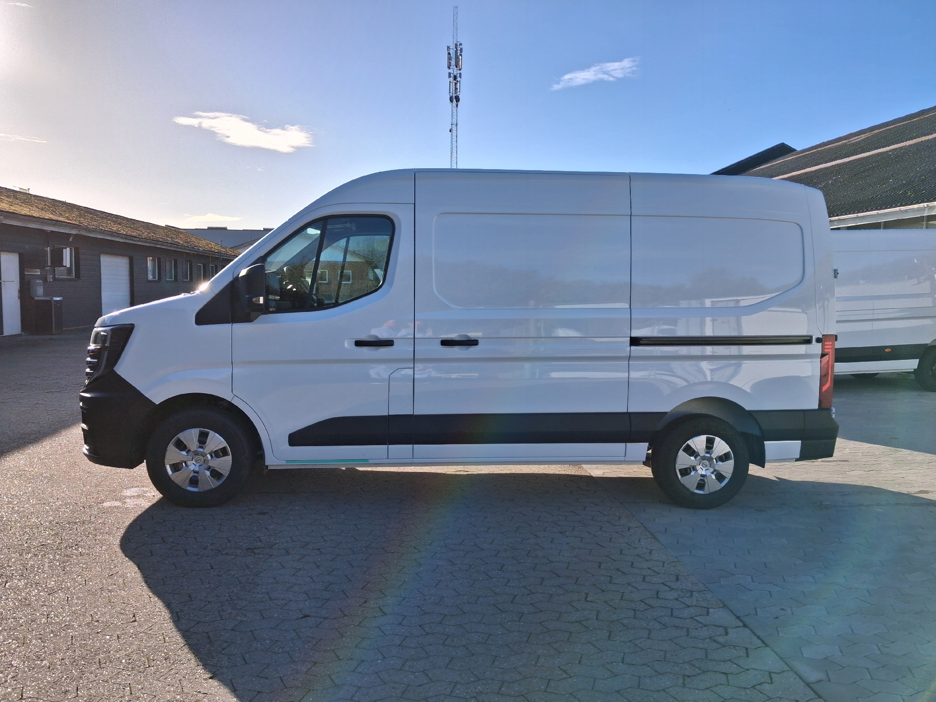 Billede af Nissan Interstar L2H2 EL Tekna 141HK Van Aut.