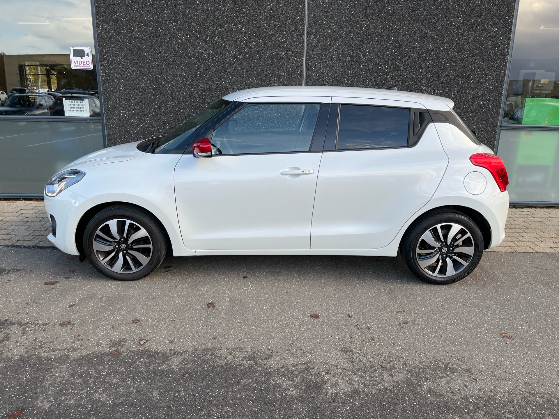 Billede af Suzuki Swift 1,2 Dualjet  Mild hybrid Exclusive Gold mild-hybrid 90HK 5d