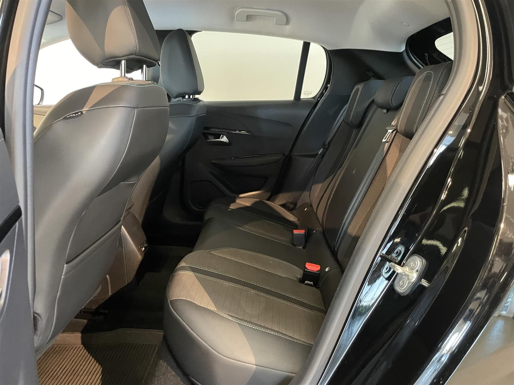 Billede af Peugeot 208 1,2 PureTech Supreme+ EAT8 100HK 5d 8g Aut.