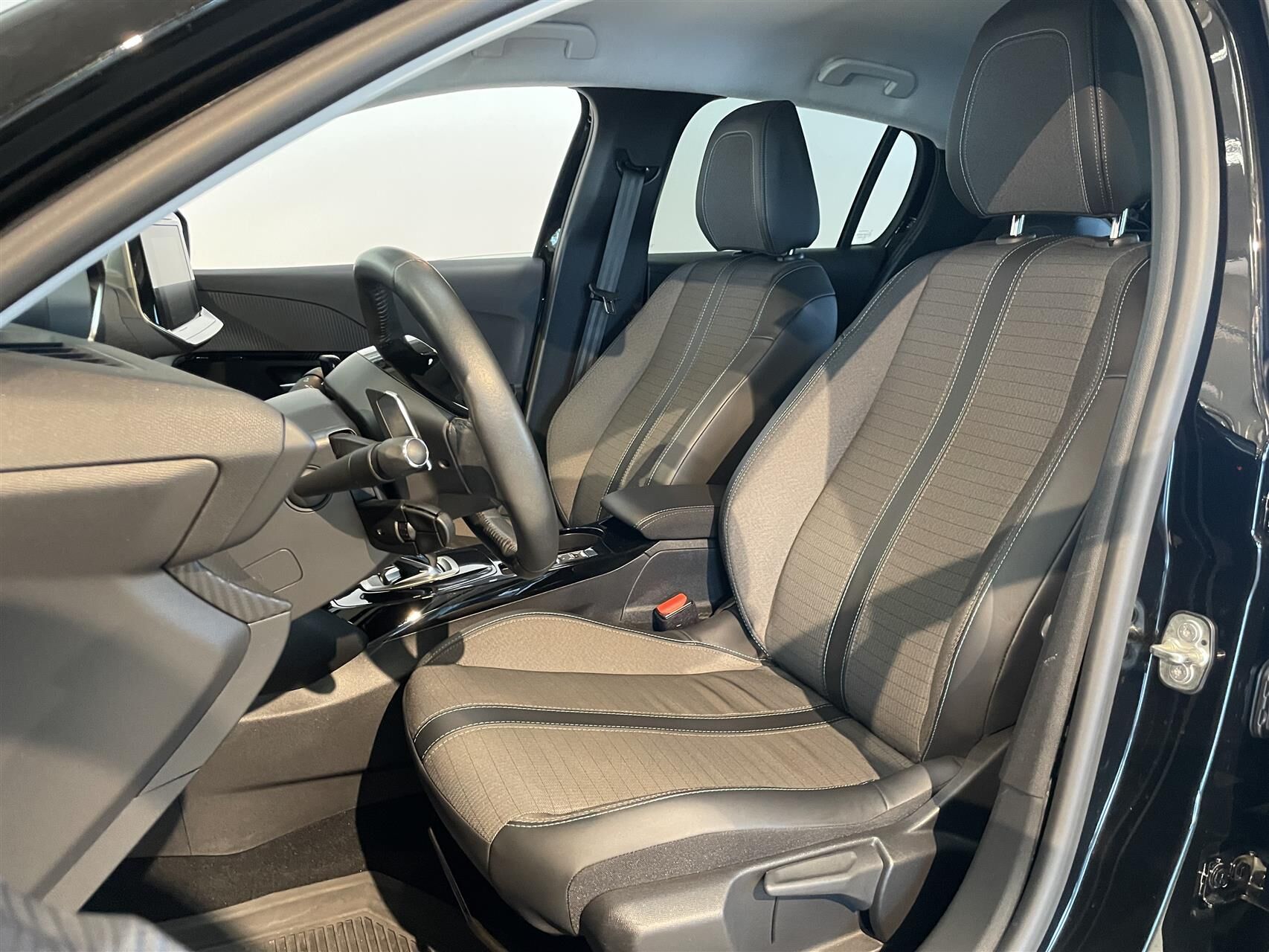 Billede af Peugeot 208 1,2 PureTech Supreme+ EAT8 100HK 5d 8g Aut.