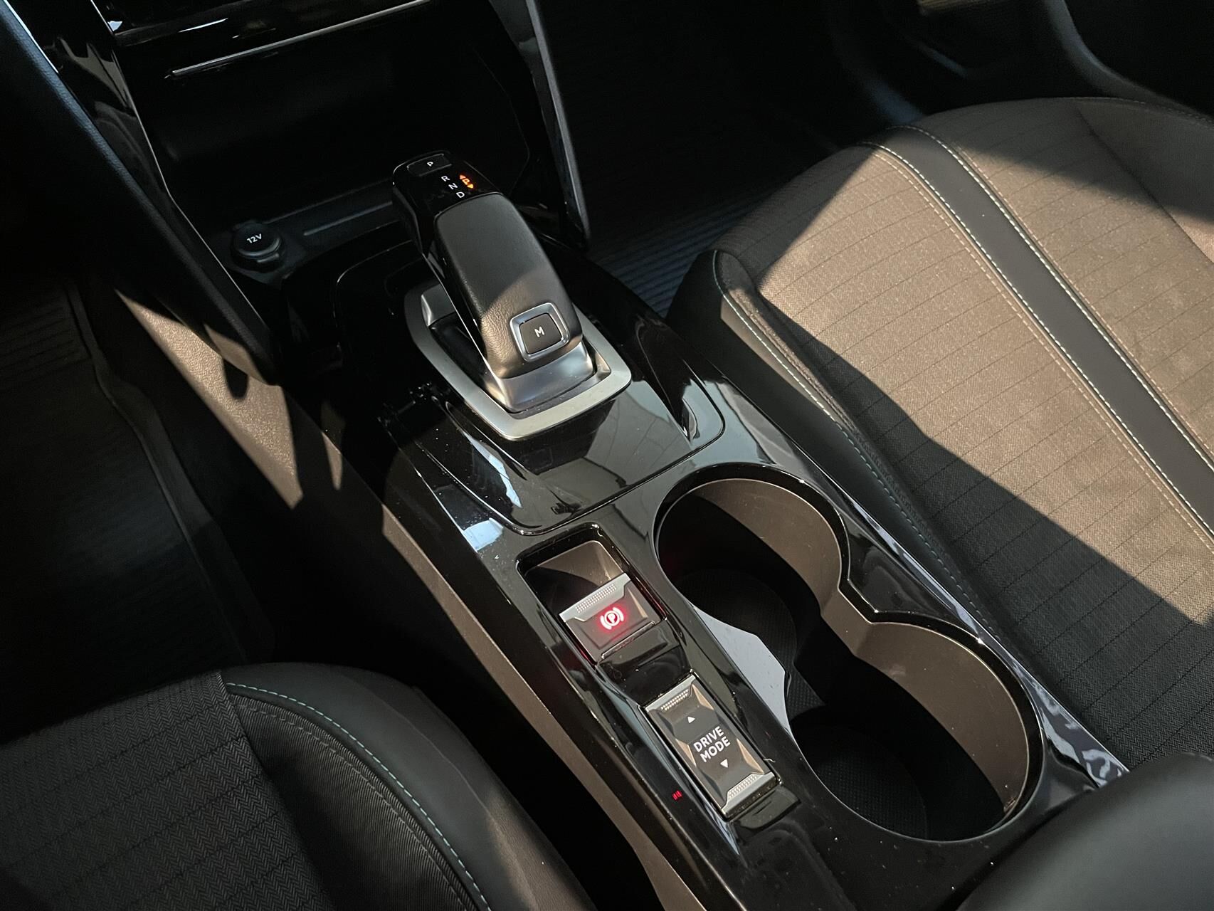 Billede af Peugeot 208 1,2 PureTech Supreme+ EAT8 100HK 5d 8g Aut.