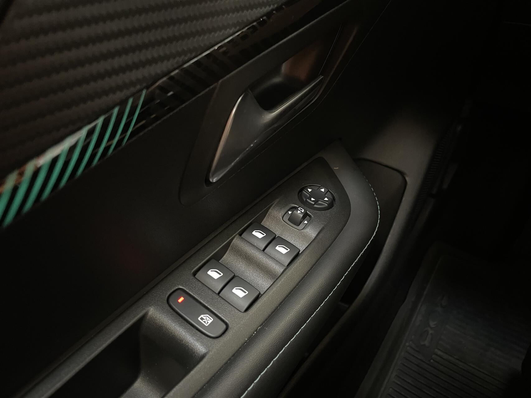 Billede af Peugeot 208 1,2 PureTech Supreme+ EAT8 100HK 5d 8g Aut.