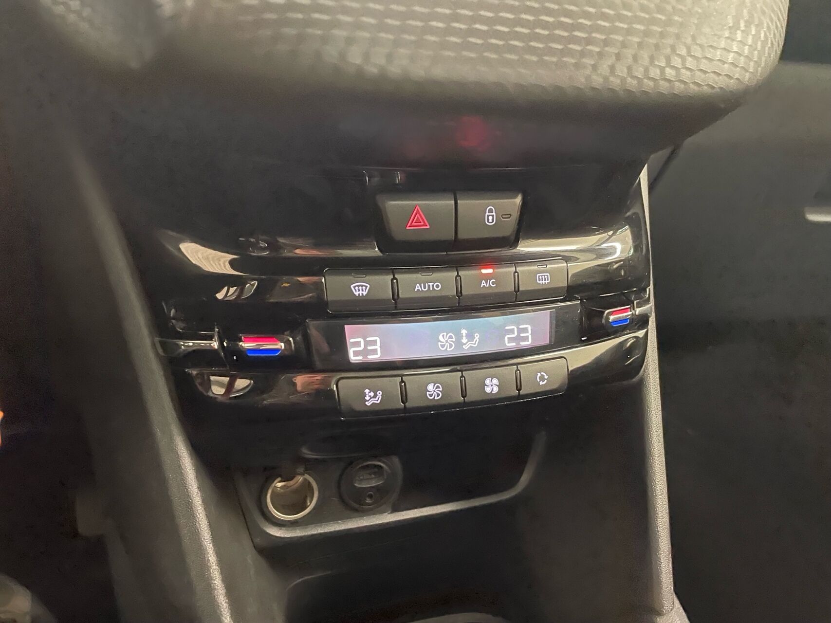 Billede af Peugeot 208 1,6 BlueHDi Desire Sky 100HK 5d