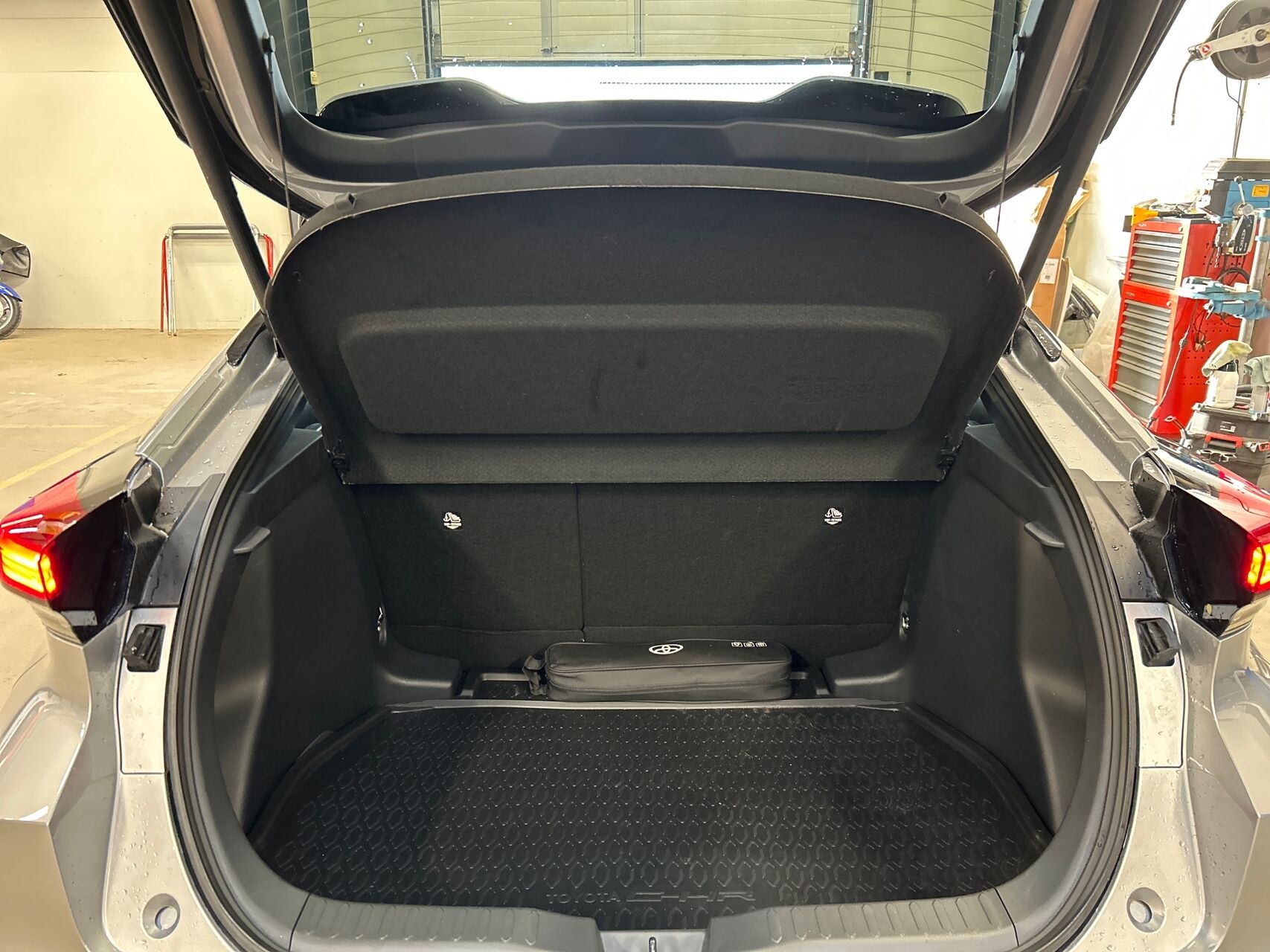 Billede af Toyota C-HR 1,8 Hybrid Style Smart Multidrive S 140HK 5d 6g Aut.