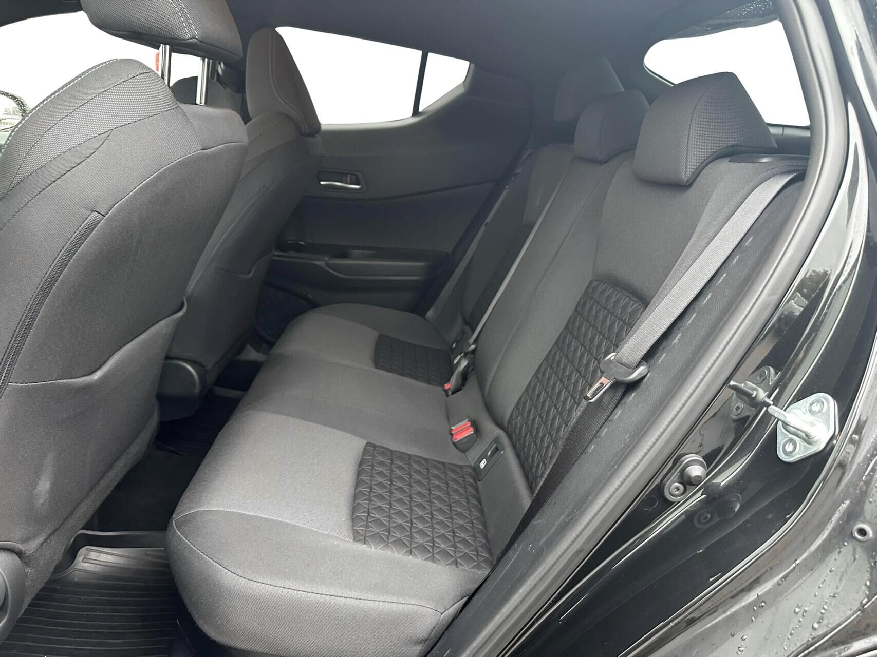 Billede af Toyota C-HR 1,8 Hybrid C-LUB Smart Multidrive S 122HK 5d Aut.