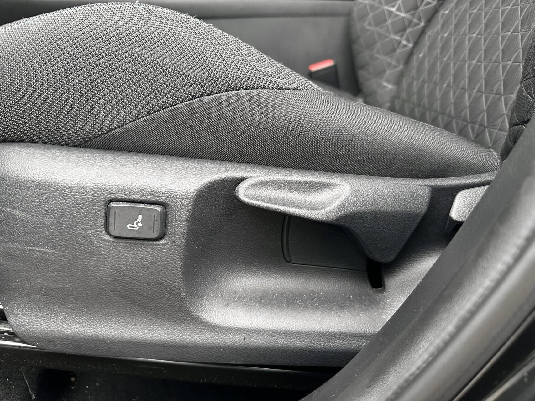 Billede af Toyota C-HR 1,8 Hybrid C-LUB Smart Multidrive S 122HK 5d Aut.